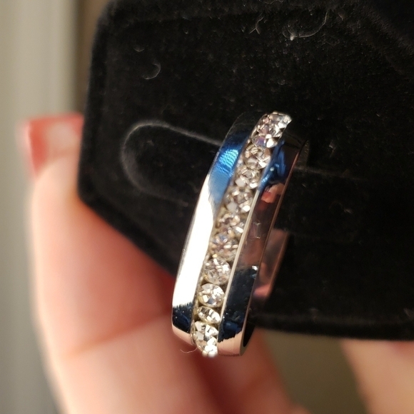 SILVER tone band with rhinestones - Picture 1 of 4